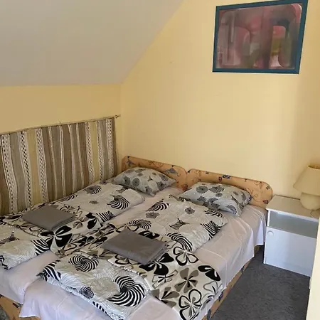 Toparti Vendeghaz - Lipot, Magyarorszag Szenafu Ueduelo-sor 7