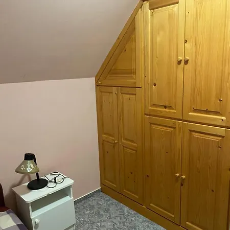 Toparti Vendeghaz - Lipot, Magyarorszag Szenafu Ueduelo-sor 7