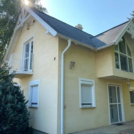 Daire Toparti Vendeghaz - Lipot, Magyarorszag Szenafu Ueduelo-sor 7 Lipót