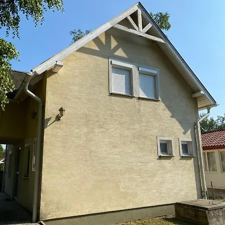 Toparti Vendeghaz - Lipot, Magyarorszag Szenafu Ueduelo-sor 7