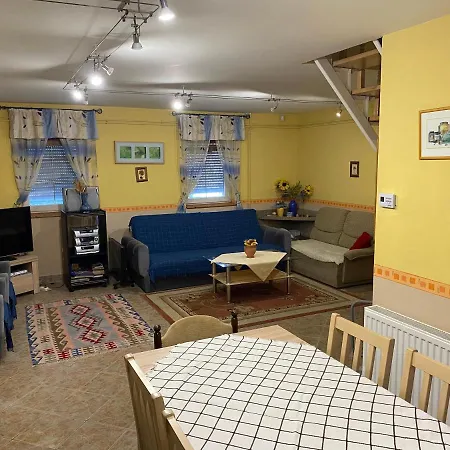 Toparti Vendeghaz - Lipot, Magyarorszag Szenafu Ueduelo-sor 7